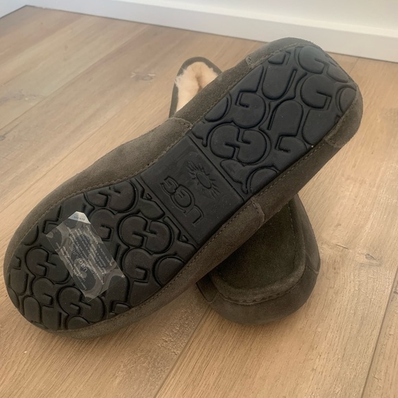 Ugg MENS ASCOT NEW CHARCOAL SLIPPER AUTHENTIC. - Picture 3 of 5